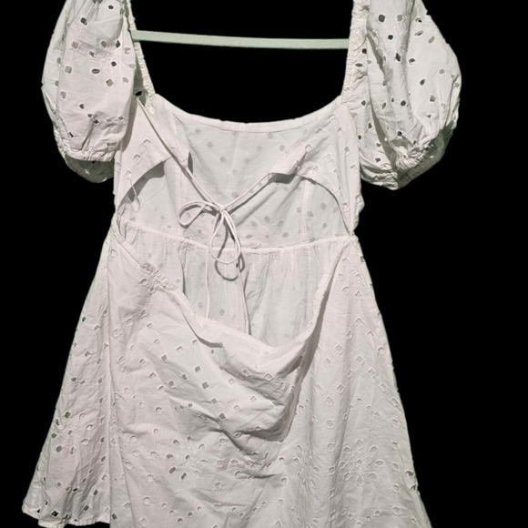 Zara White Eyelet Dress EUC Medium No Stains No Rips No holes - Picture 4 of 5